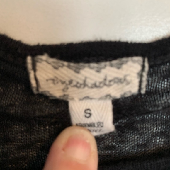 Black lightweight sweater with fringe - Picture 2 of 2